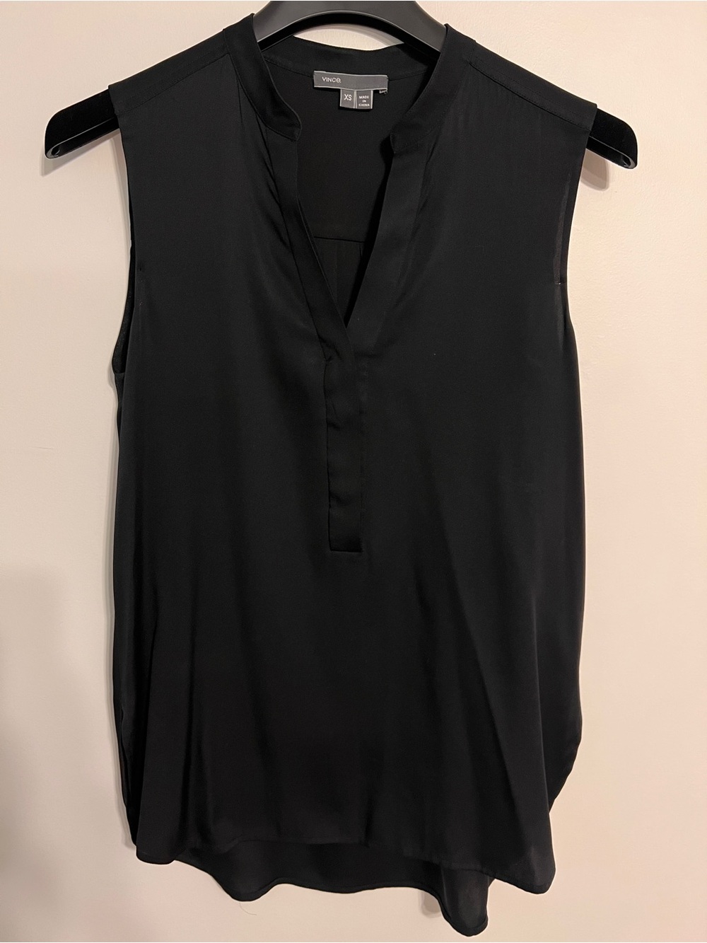 Vince Black Sleeveless V-Neck Silk-Blend Camisole